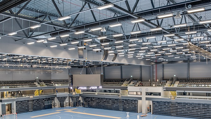 泪目！足协杯冠军奖杯被带回工体，放在已故球迷杨雪的座位旁